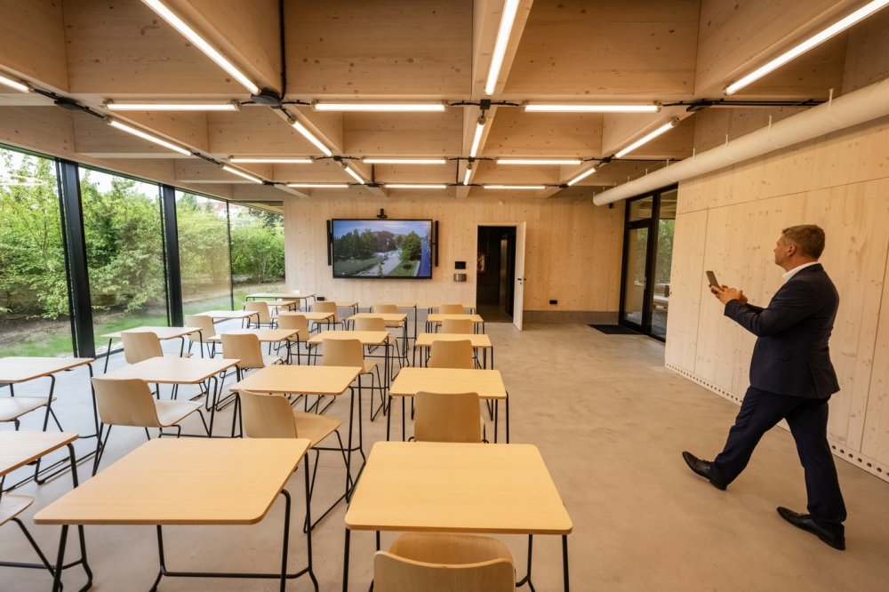 ČZÚ otevřela v Suchdole dřevostavbu Lesovna, bude sloužit studentům