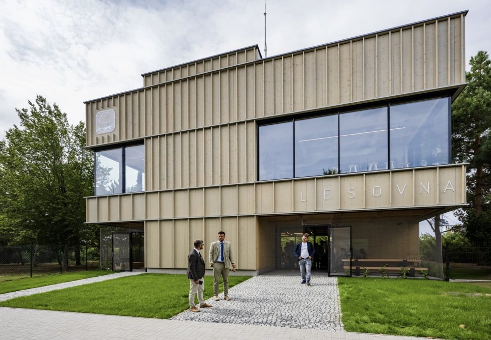 ČZÚ otevřela v Suchdole dřevostavbu Lesovna, bude sloužit studentům