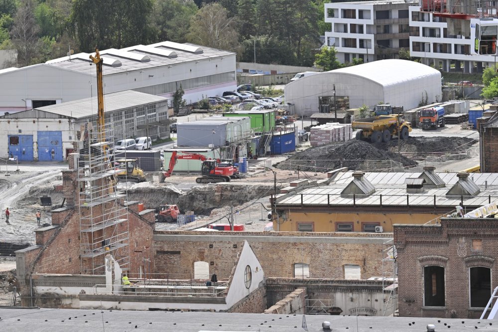 V historickém areálu bývalé papírny poblíž řeky Radbuzy pokračují úpravy spojené s výstavbou rezidenčního projektu Nové Papírny
