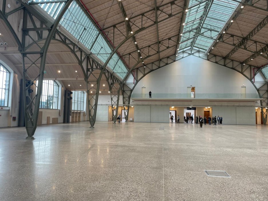 Levému křídlu se vrátila původní industriální podoba bez stropního podhledu