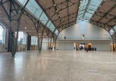 Levému křídlu se vrátila původní industriální podoba bez stropního podhledu