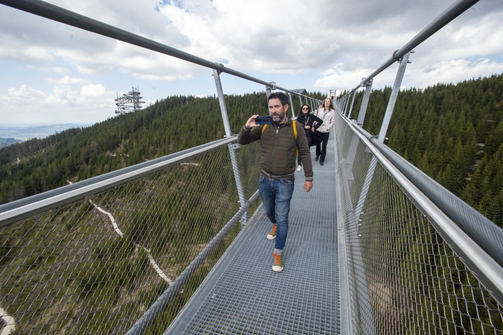 Atrakce Sky Bridge má pomoci stabilizovat či zvýšit návštěvnost areálu v Dolní Moravě.