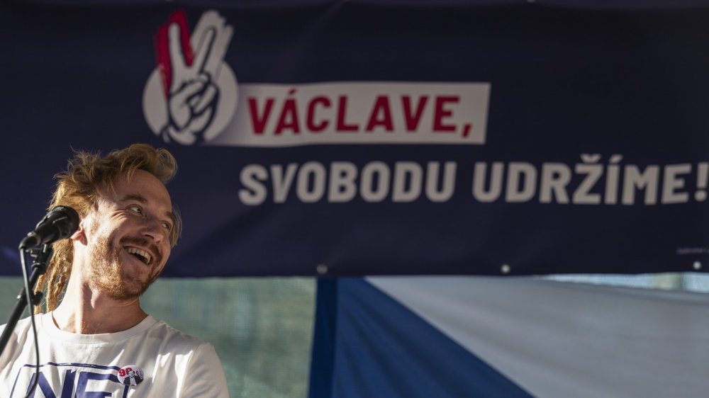 Milion chvilek v Praze demonstruje za účast ve volbách a proti volbě populistů