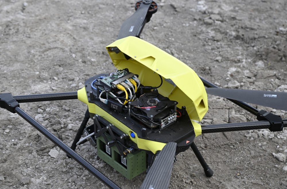 Autonomní dron ovládaný hlasem, který vyvinuly firma Fly4Future a Fakulta elektrotechnická Českého vysokého učení technického v Praze