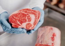 Řeznictví Amaso ze skupiny Ambiente dováží do Česka japonské wagyu A5 z farmy Torikai Chikusan.