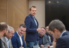 V Praze mezi lety 2015 a 2025 přibylo jedenáct procent obyvatel, mnohem více než Budapešti či Varšavě. Za stejnou dobu v české metropoli přibylo jen devět procent bytů, ve Varšavě jich je za dekádu o 21 procent více, vyplývá z analýzy Future of Prage, kterou vydala poradenská společnost KPMG a kterou za ní na setkání Newstream Realitního Clubu prezentoval odborník na reality KPMG Josef Kupec. 