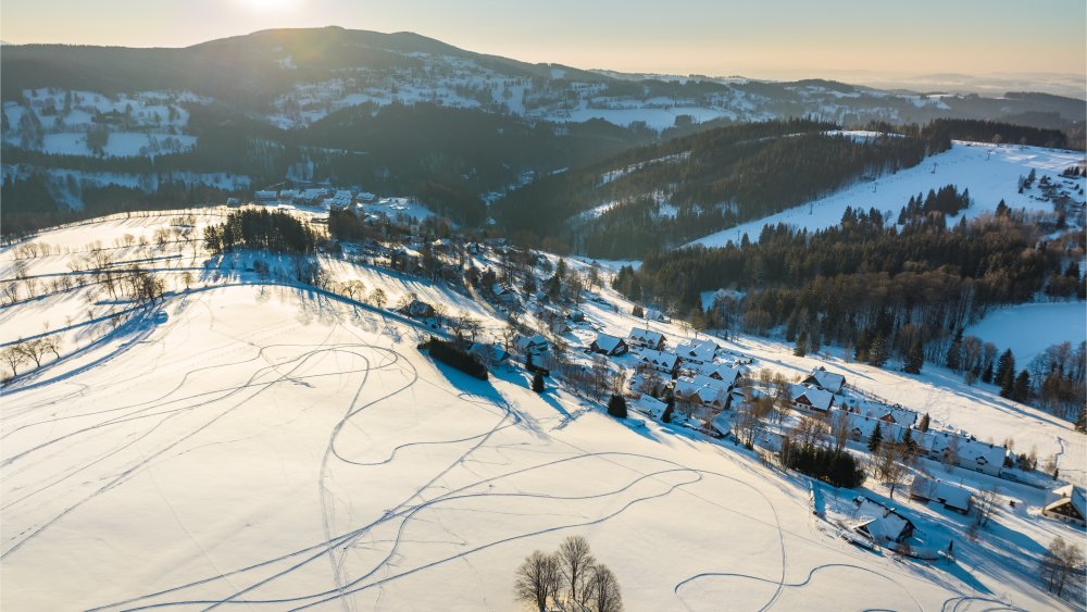 Raškův Natland koupil v dražbě projekt apartmánů v Krkonoších.