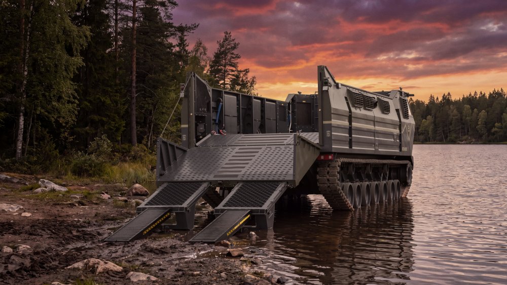 Meander vyvinula Excalibur Army z holdingu CSG společně s českou společností New Space Technologies.