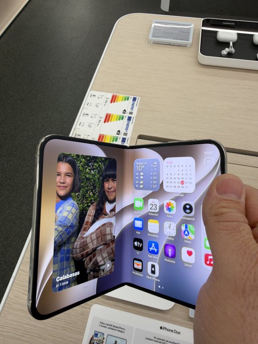 Očekávaný iPhone Duo dorazil do Česka