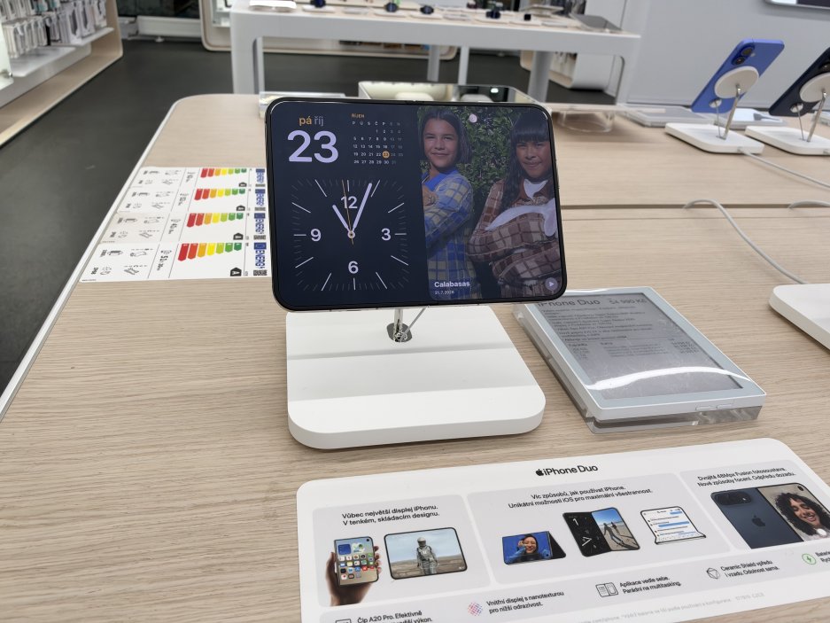 Očekávaný iPhone Duo dorazil do Česka