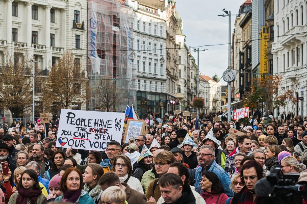 V Brně se na podporu ČT a ČRo sešlo několik tisíc lidí