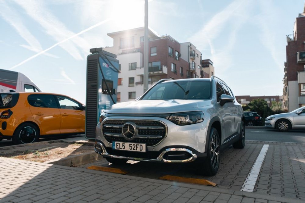 PRE ke konci září provozovala 929 veřejných dobíjecích stanic, o 55 více než před rokem. Současně u nich může dobíjet až 1469 elektromobilů. Celkový instalovaný výkon sítě přesáhl 35 megawattů.