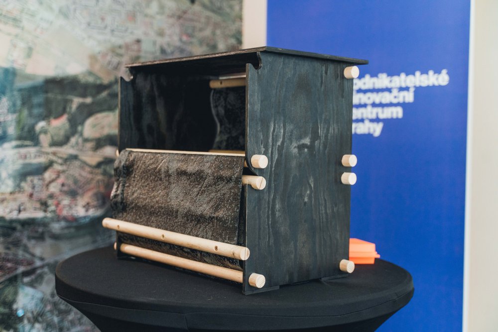 Recyklovaná pryž / Druhý život pneumatik – Kristian Rudenko / Collapsar / Ateliér Fišer-Nezpěváková