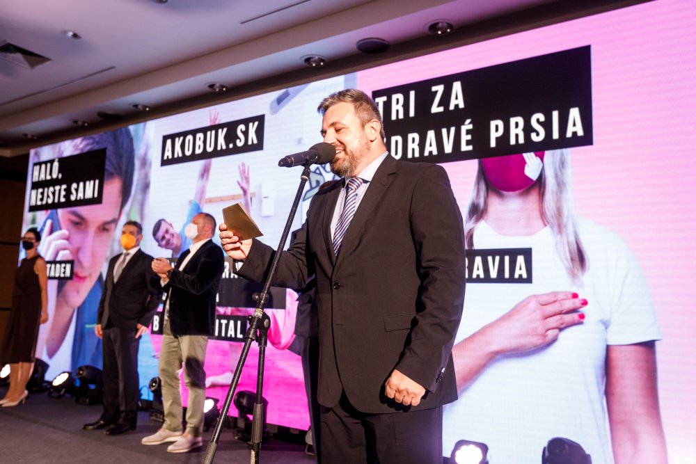 Komunikační projekty a firemní média vyhodnotila téměř stovka porotců zasedajících v 15 porotách. 