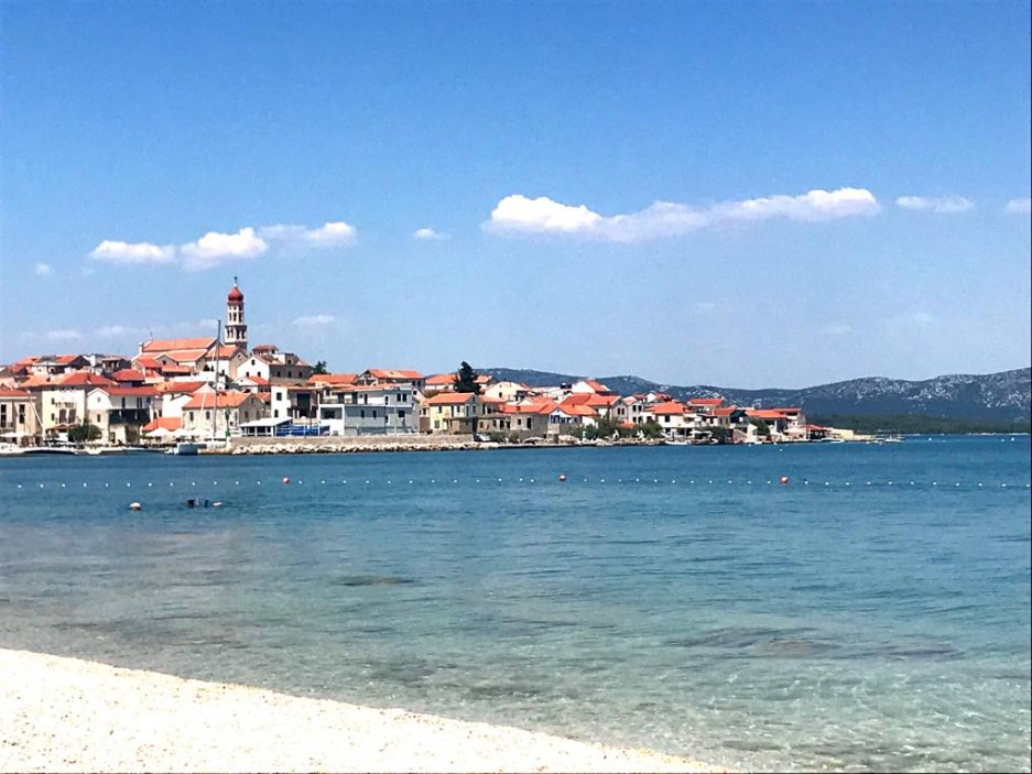 Ceny mohou výrazně lišit dle lokality. Nejvíce si připlatí turisté mířící na Hvar nebo do Dubrovniku.