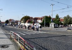 Klárov patří mezi kvůli turistům mezi nejvytíženější místo na Malé Straně. (na snímku současný stav)