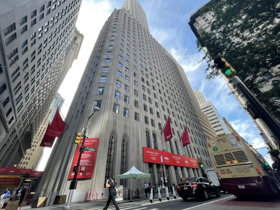 Legendární budova na adrese 1 Wall Street se mění na byty.