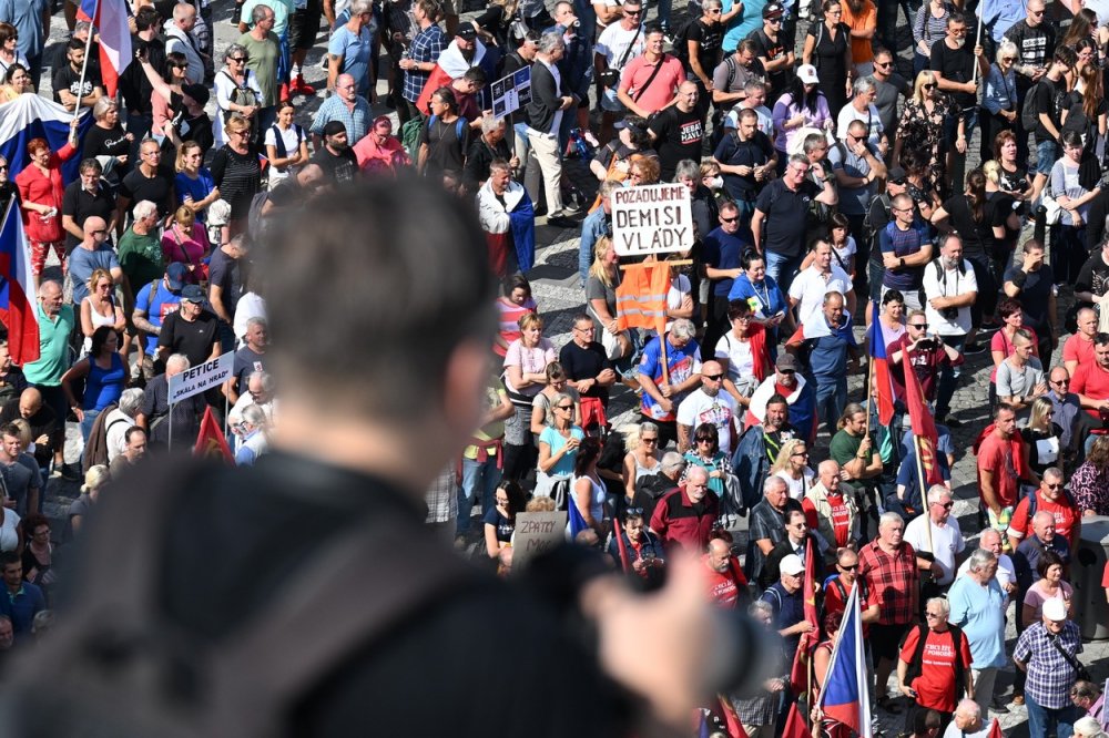 Demonstranci požadují demisi Fialovy vlády.