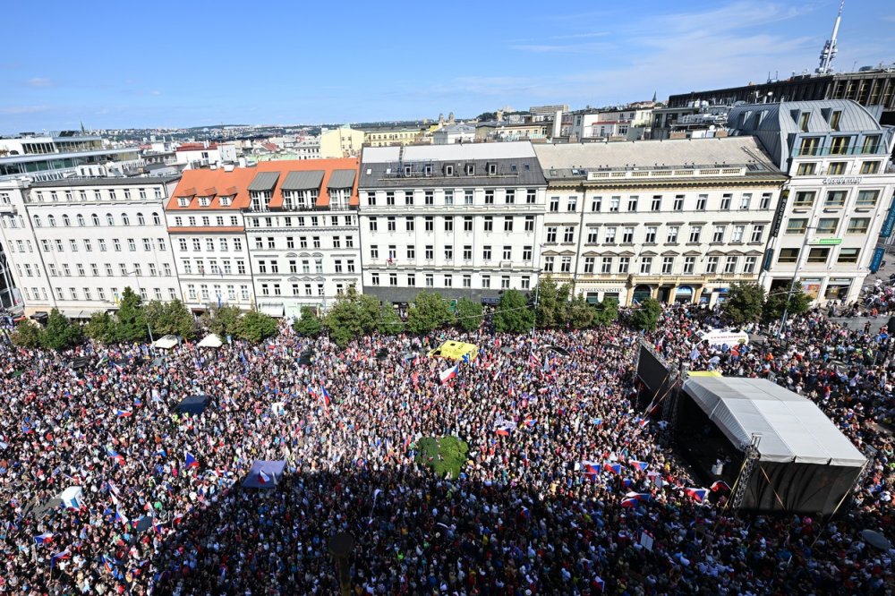 Na václavském náměstí se sešli desítky tisíc lidí