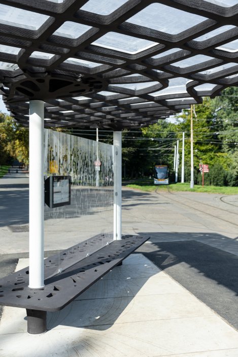 Zastávka je složena z několika konstrukčních segmentů, na něž byly použity různé druhy betonu a různé přístupy 3D tisku. 