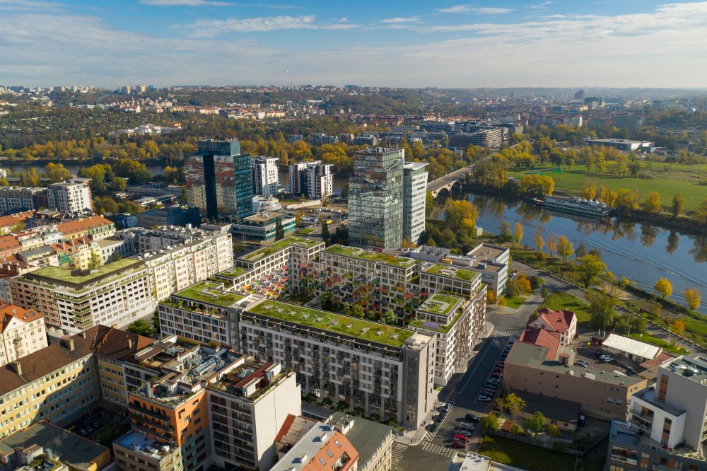 Na rekonstrukci budovy Tesly naváže výstavba nových bytových domů podle návrhu architektů ze studia Qarta. 