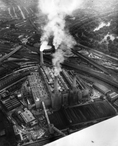 Elektrárna Battersea (Battersea Power Station) byla zprovozněna v roce 1939.
