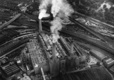 Elektrárna Battersea (Battersea Power Station) byla zprovozněna v roce 1939.