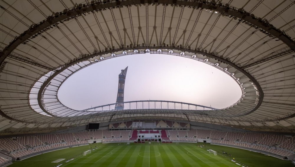 Khalifa International Stadium má kapacitu 40 tisíc diváků a hostí osm utkání včetně boje o třetí místo. Jediný původní stadion postavený již v roce 1976, který ovšem prošel rekonstrukcí a má novou fasádu.
