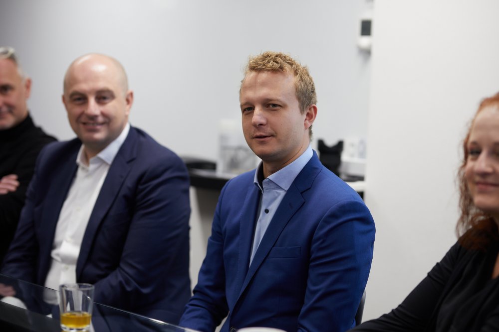 Zleva: Rudolf Vacek z Penta Real Estate, Josef Kupec z KPMG a Věra Tůmová z Newstreamu