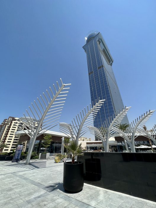 Nakheel Tower se tyčí v samotném středu Palm Jumeirah