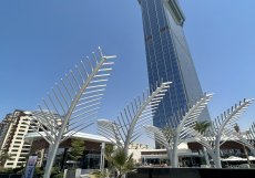 Nakheel Tower se tyčí v samotném středu Palm Jumeirah