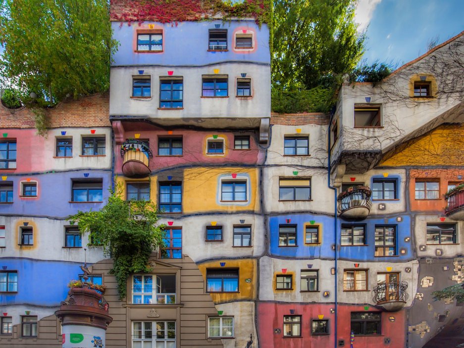Vídeň nejsou jen historické architektonické slohy. Vídeň je i bláznivý dům Hundertwasserhaus.