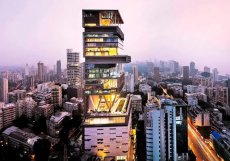 02. Antilia Tower, Mumbai, Indie - 2.nejdražší dům světa je moderní mrakodrap v indické Bombaji pojmenovaný podle bájného ostrova Antilia. 
