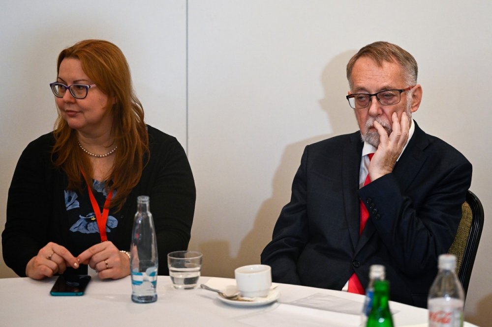 Kandidát SPD Jaroslav Bašta po sečtení prvních desítek okrsků.