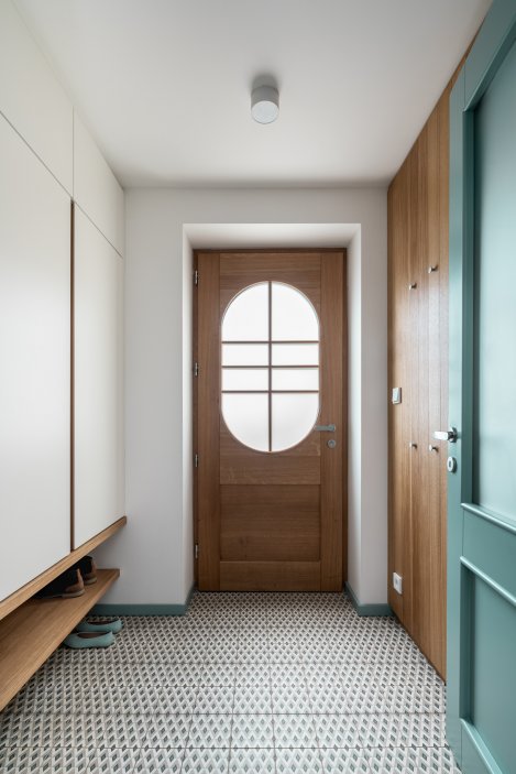 „Spíše jsme dům vyčistili, přešili a sjednotili nesouměrné záplaty,“ přibližují architekti přeměnu domu.
