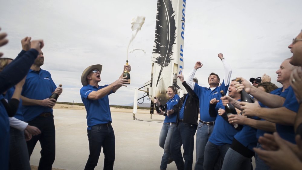 Miliardář Jeff Bezos míří do vesmíru. Jeho sen trvá už deset let.