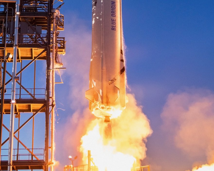 Miliardář Jeff Bezos míří do vesmíru. Jeho sen trvá už deset let.
