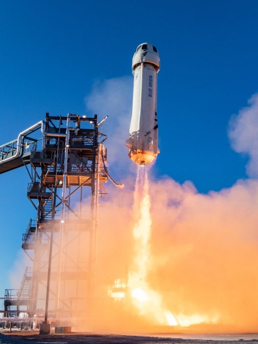 Miliardář Jeff Bezos míří do vesmíru. Jeho sen trvá už deset let.