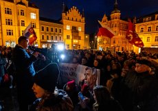 Předseda ANO a prezidentský kandidát Andrej Babiš (vlevo) na setkání s občany před druhým kolem prezidentských voleb, 20. ledna 2023 v Děčíně.