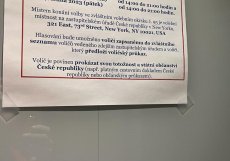 Z volební místnosti v Generálního konzulátu v New Yorku, USA