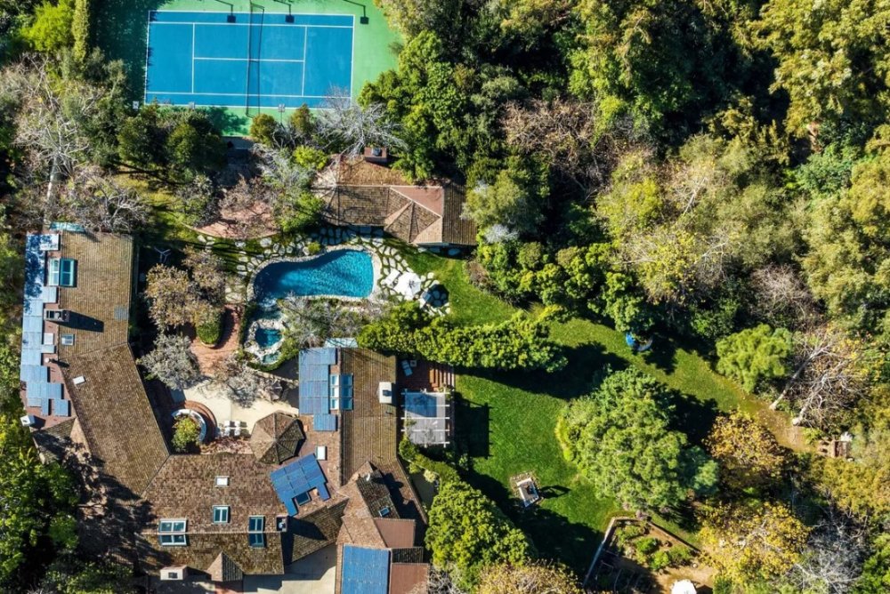 Letecký pohled na dům Jima Carreyho