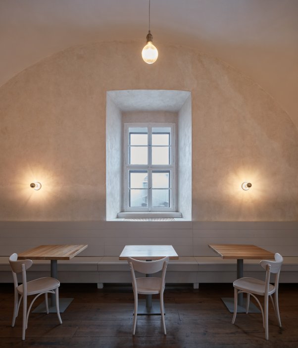Ve stejném místě fungoval hostinec od 17. století do 20. století.