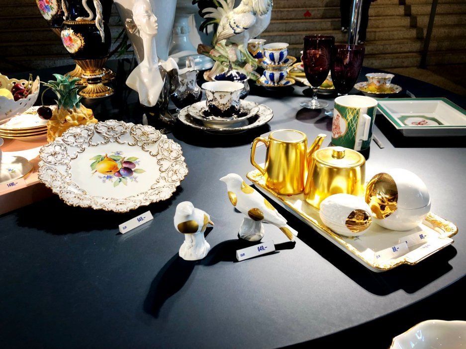 Pár kilometrů od Drážďan najdete Míšeň a v ní proslulou fabriku na porcelán. Její produkty stojí stovky eur.