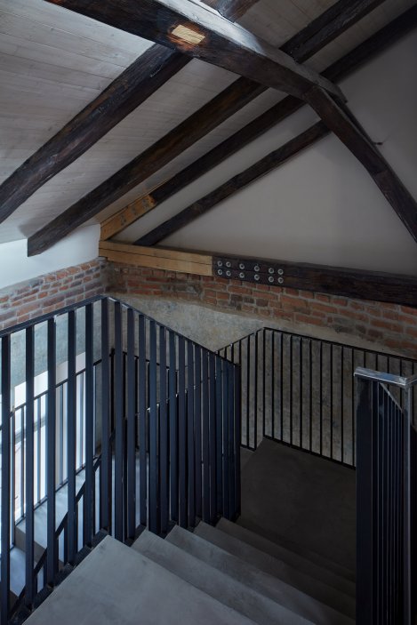 Architekti zachovali i klasicistní krov. 
