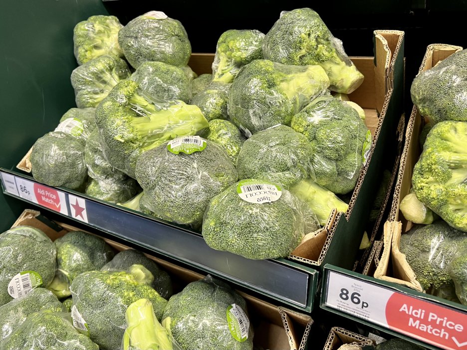 Brokolice za necelých 23 korun je k dostání také v každém obchodě.