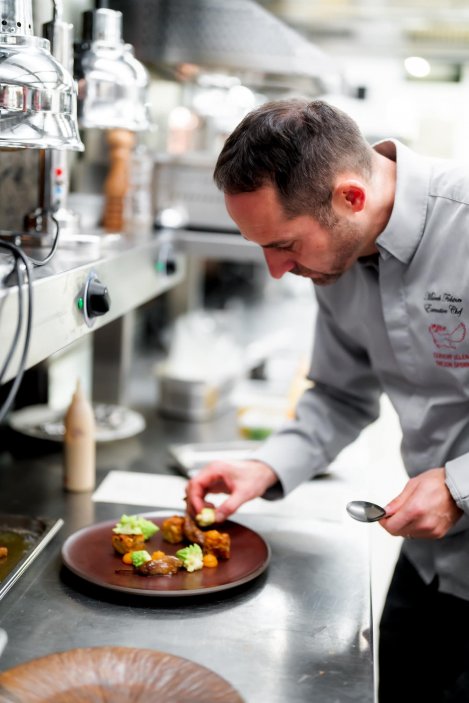 Marek Fichtner v restauraci Červený jelen