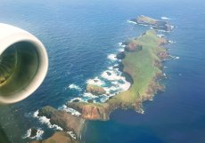 První území Madeiry, kterou z letadla pravděpodobně  uvidíte, je ten nejvýchodnější výběžek Ilhéu do Farol. 