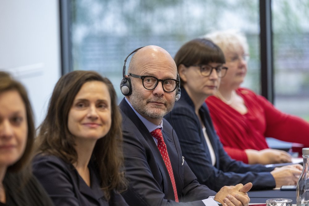 Změnit DNA, přenastavit vnitřní procesy a naladit myšlení všech zaměstnanců. To jsou klíčové kroky, kterými firmy musejí projít, aby se jim podařilo proměnit se v moderní podniky 21. století. Na tom se shodli zástupci UniCredit Bank, Pilsner Urquell, ČEZ či Global Payments na akci pořádané byznysovým portálem newstream.cz.