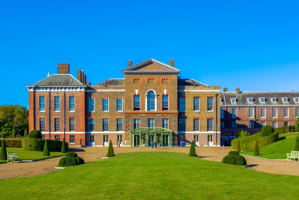 Kensingtonský palác v Londýně je oficiální královskou rezidencí. 