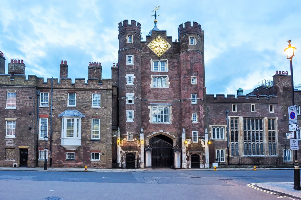 St James's Palace, Londýn - Palác svatého Jakuba byl svědkem i dějištěm významných událostí v královské historii, neboť byl sídlem anglických králů a královen po více než 300 let a to až do vlády královny Viktorie. 